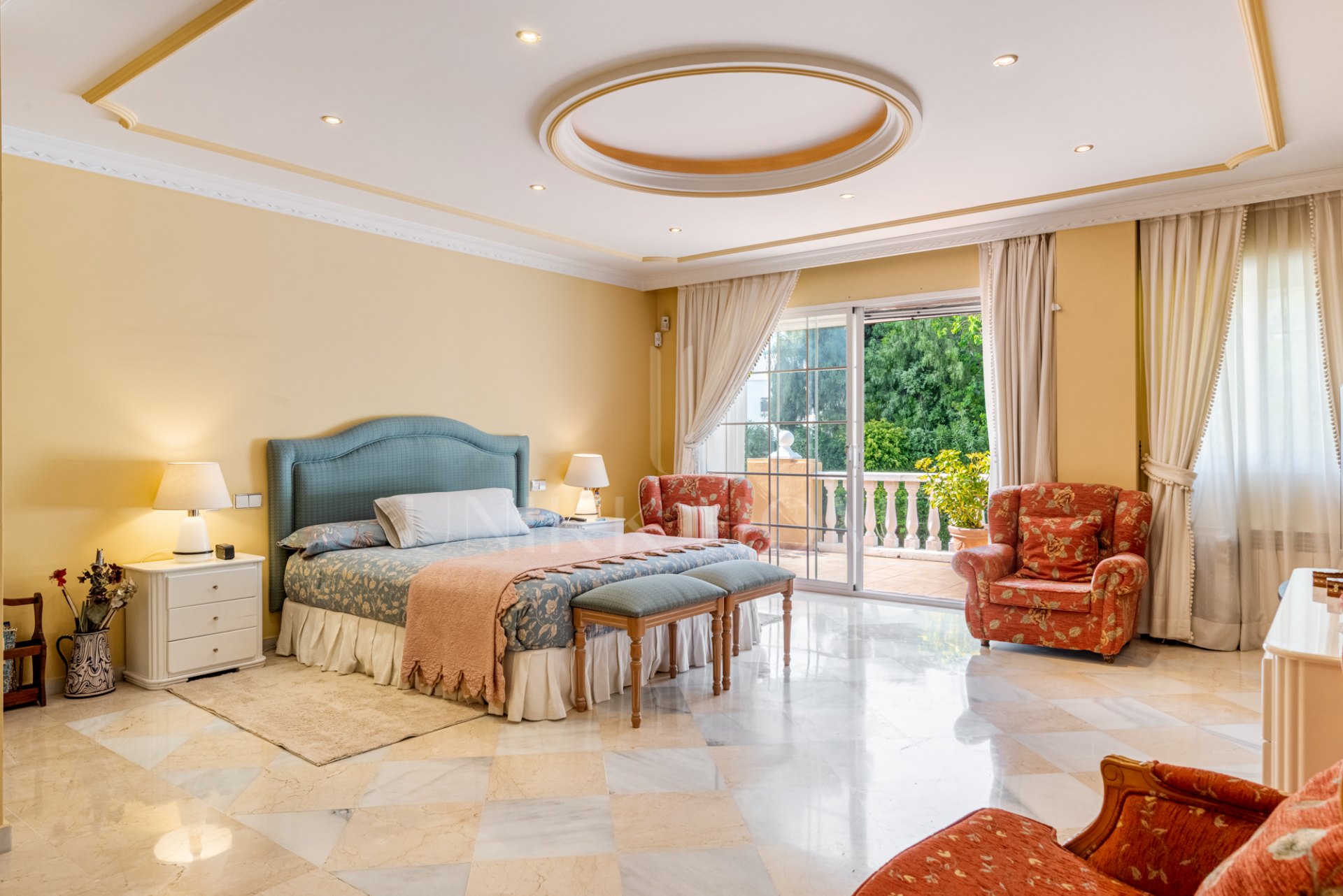 Encantadora Villa de 5 Dormitorios en Atalaya Río Verde, Marbella