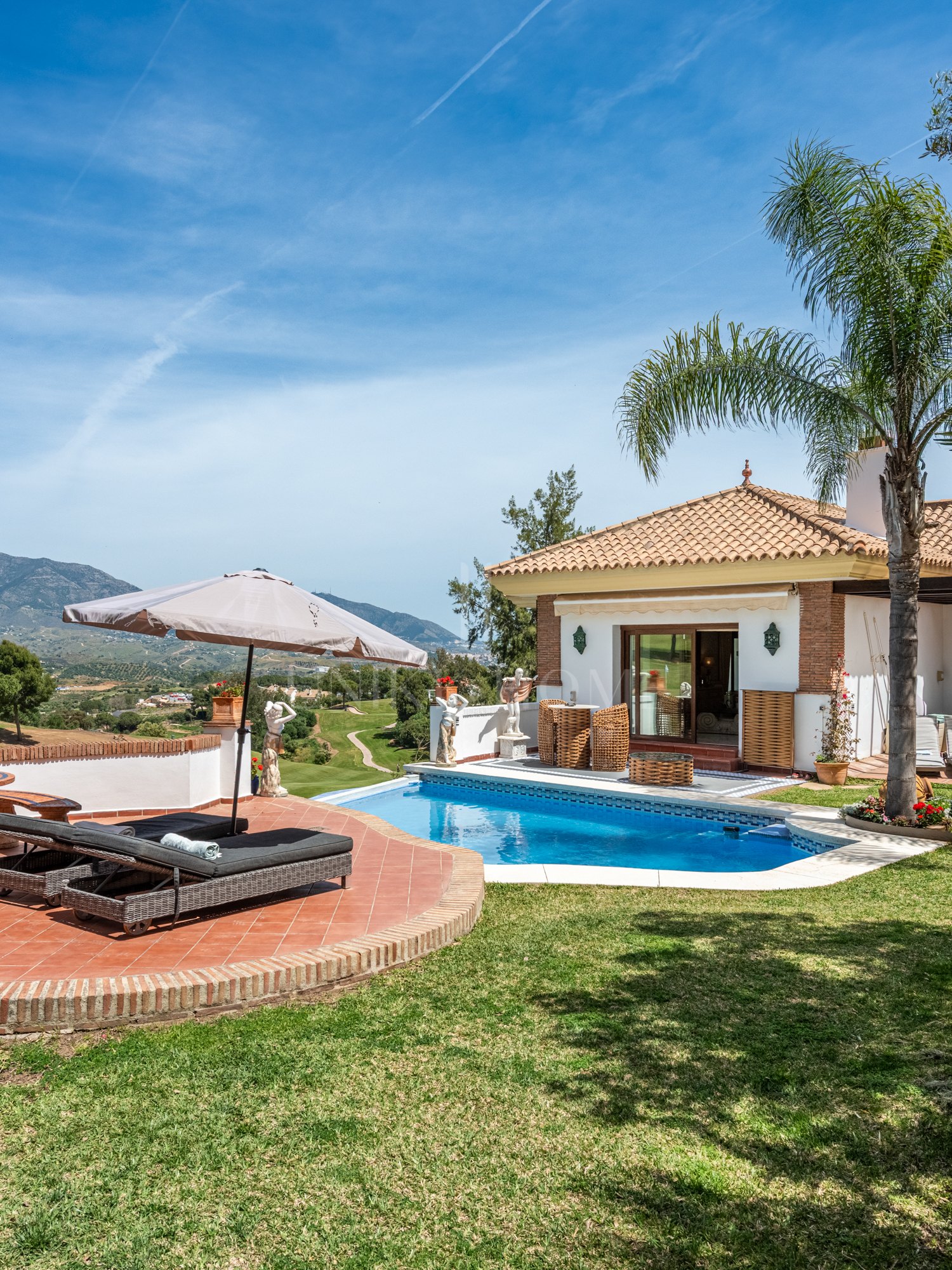 Villa de 4 dormitorios en primera línea de golf en La Cala Golf Resort