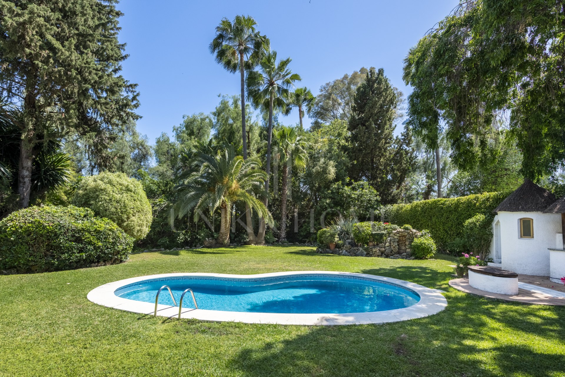Villa de Estilo Andaluz Ubicada en Nueva Andalucía
