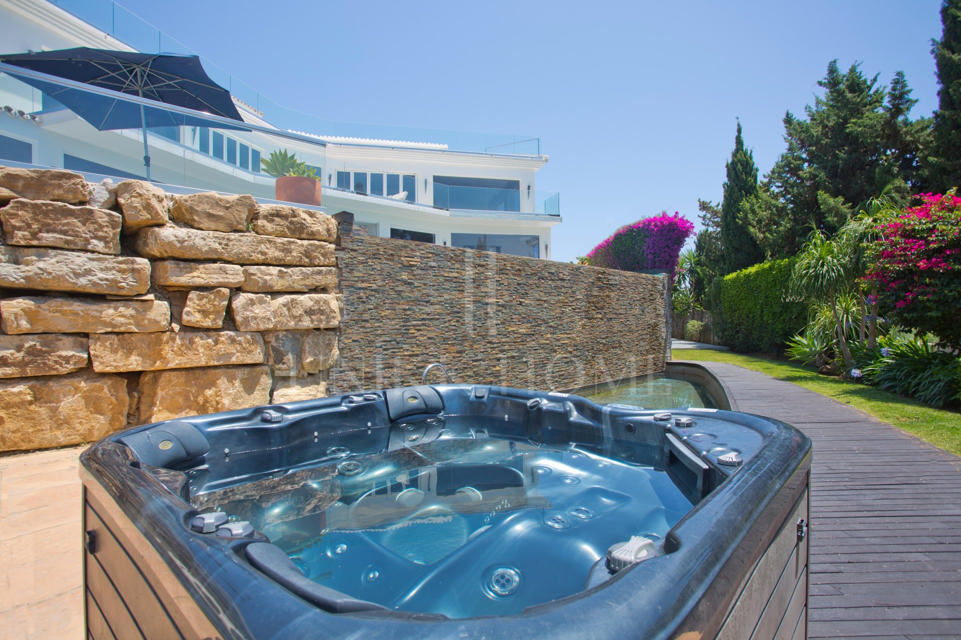 Villa de alquiler con opción a compra en Hacienda Las Chapas, Marbella Este