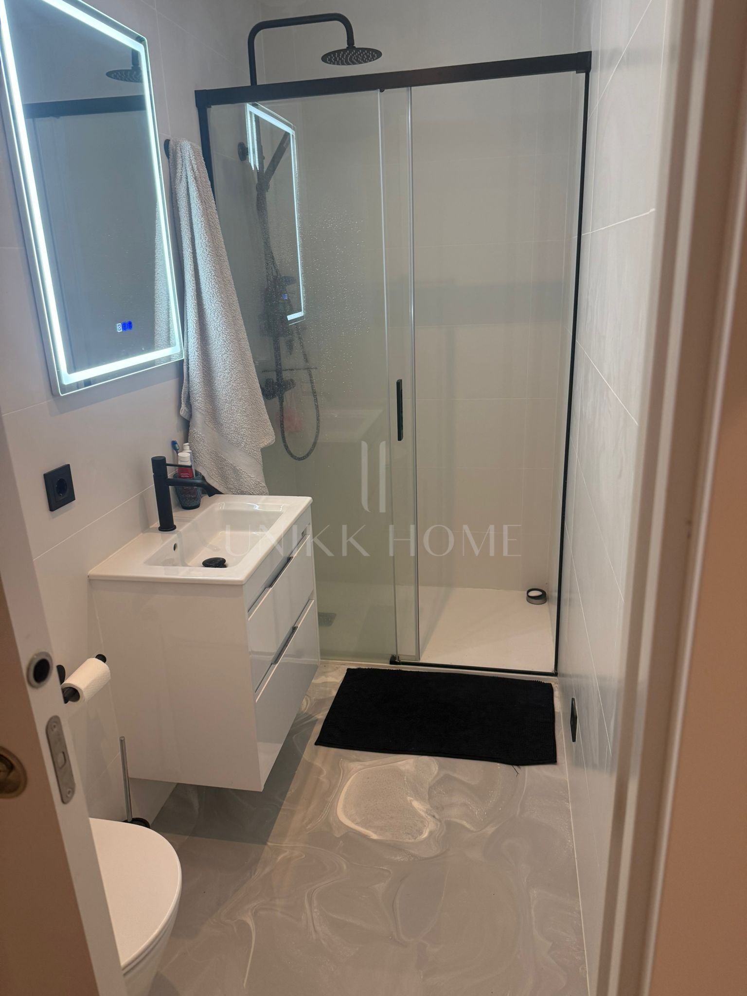 Stunning, fully renovated apartment in Urbanización Las Colinas de Marbella 2