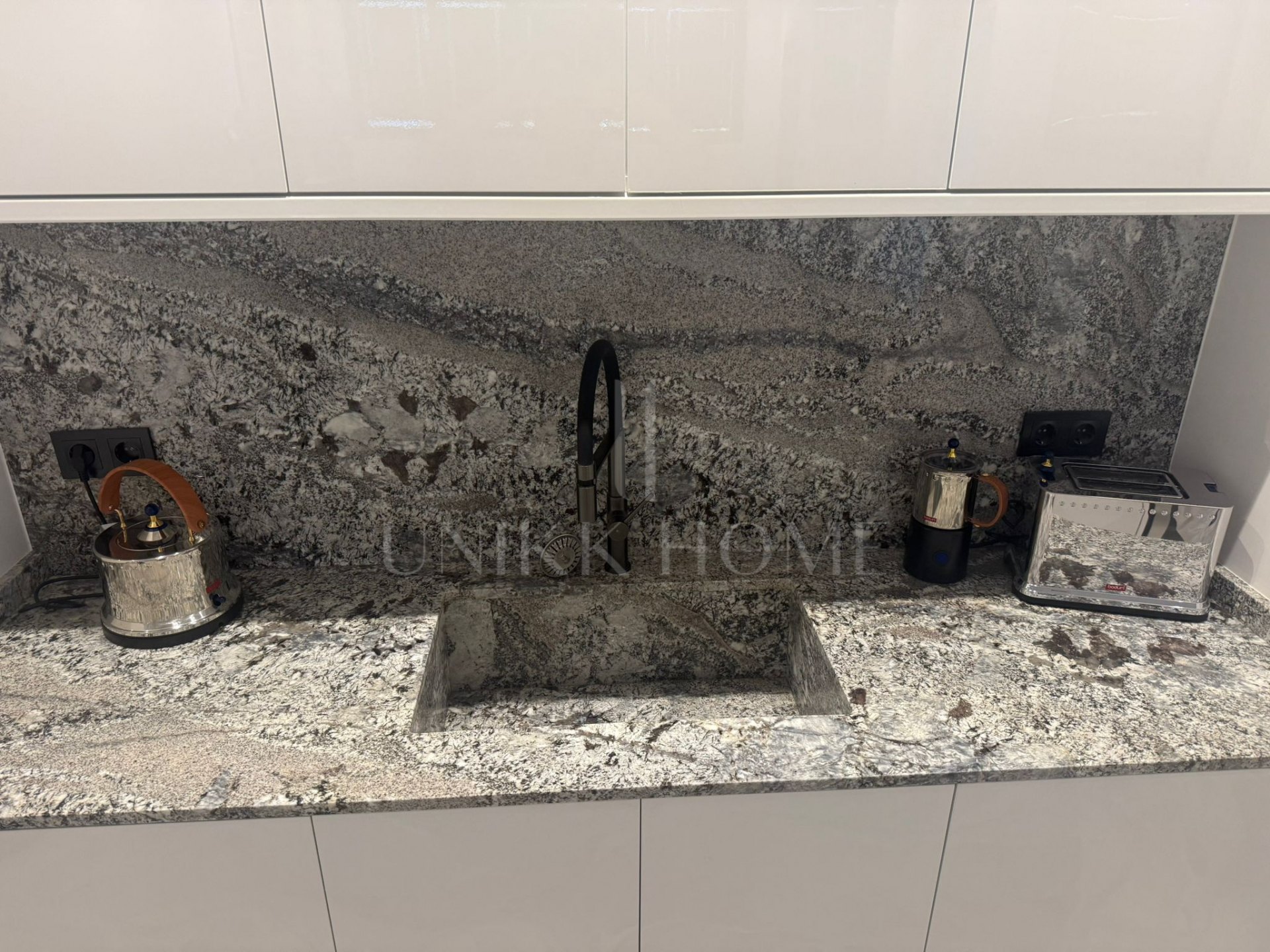 Stunning, fully renovated apartment in Urbanización Las Colinas de Marbella 2