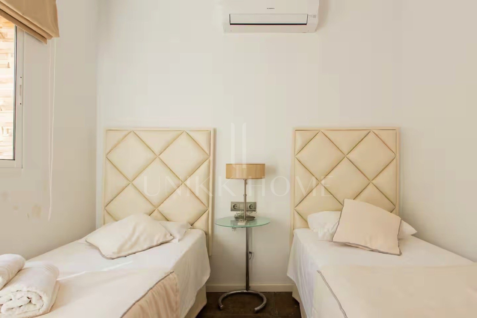 Stunning 5-Bedroom Townhouse in Altos del Rodeo