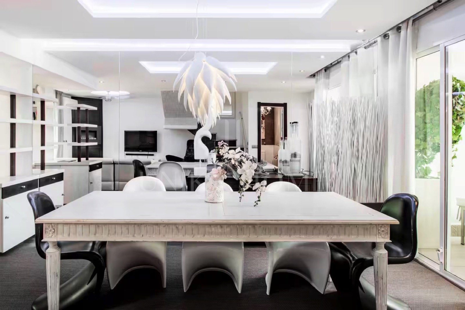 Stunning 5-Bedroom Townhouse in Altos del Rodeo