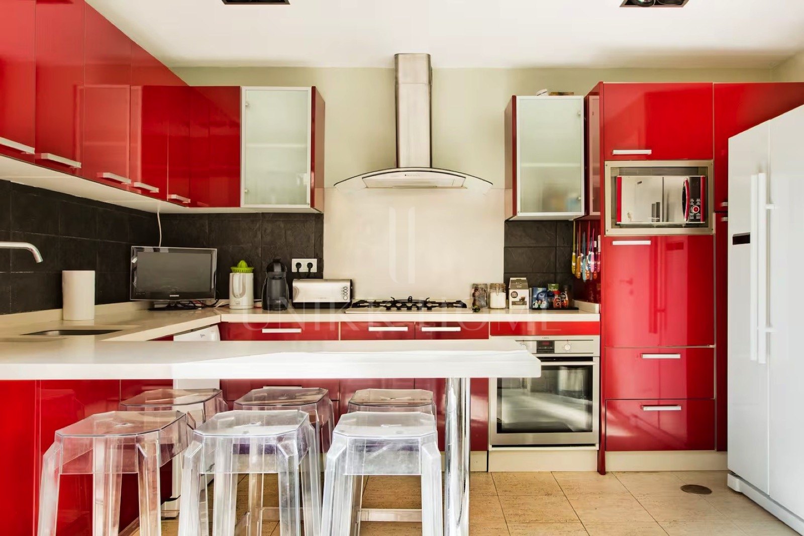 Stunning 5-Bedroom Townhouse in Altos del Rodeo