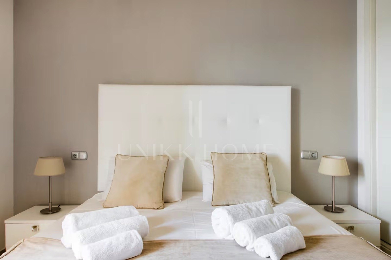 Stunning 5-Bedroom Townhouse in Altos del Rodeo