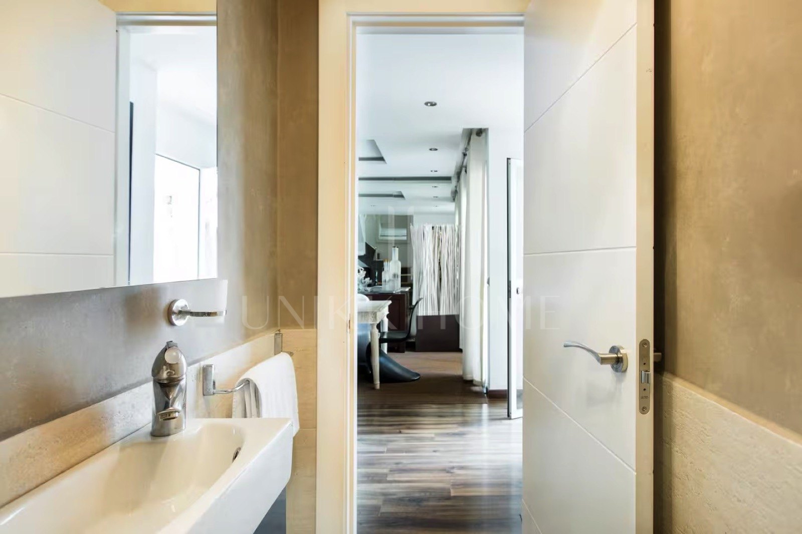 Stunning 5-Bedroom Townhouse in Altos del Rodeo