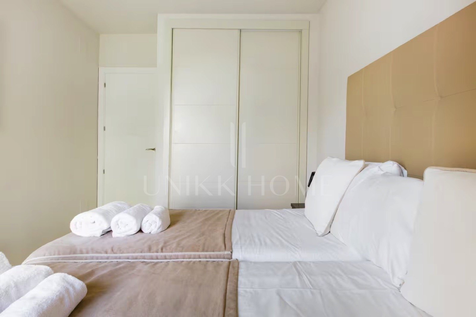 Stunning 5-Bedroom Townhouse in Altos del Rodeo