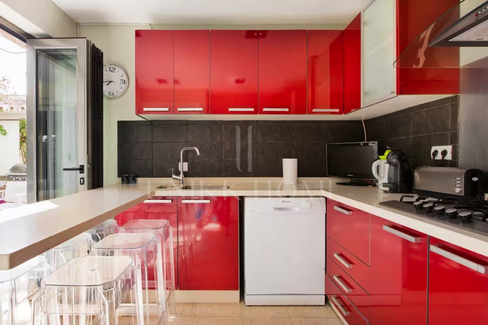 Stunning 5-Bedroom Townhouse in Altos del Rodeo