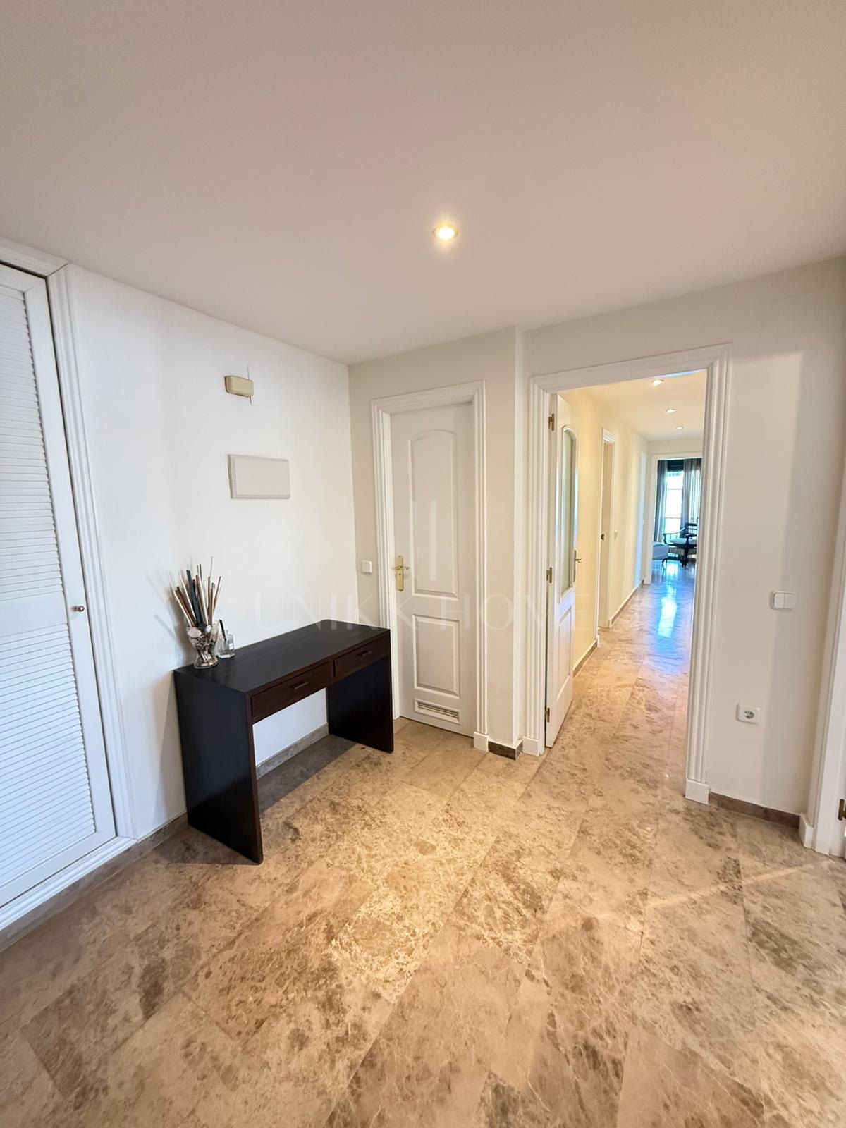 Immaculate Apartment in the Prestigious Los Almendros