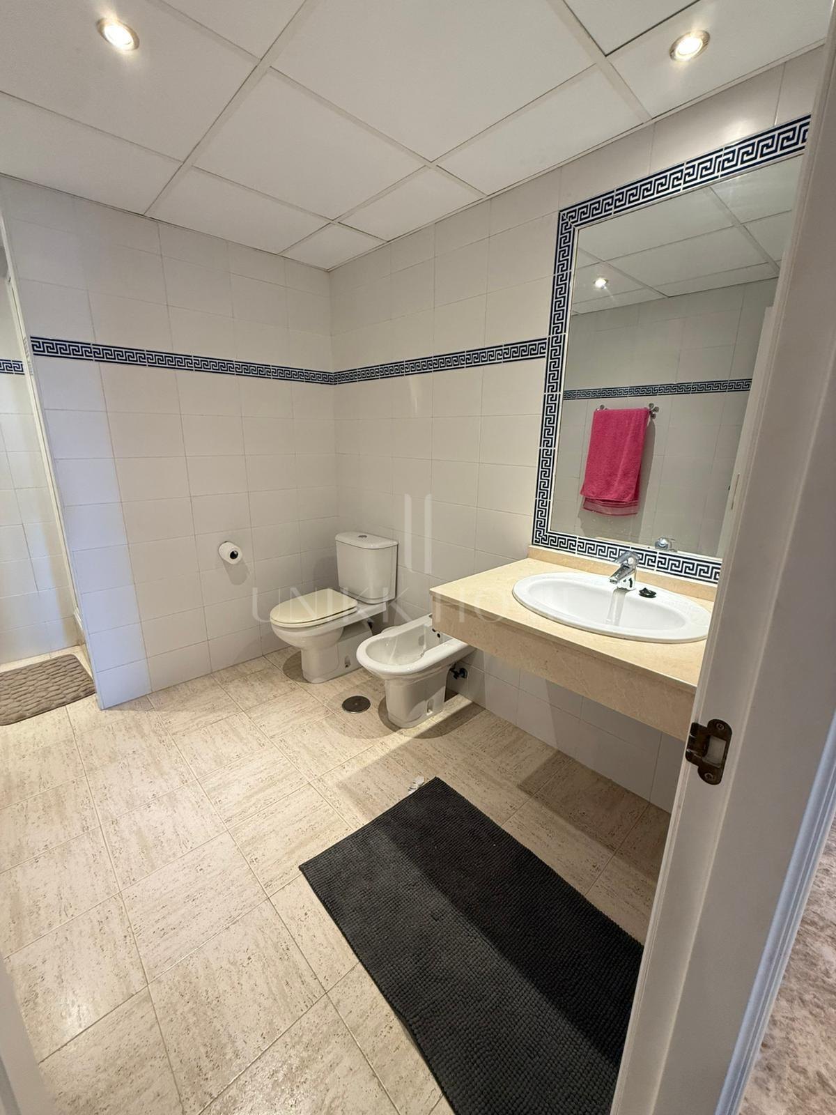 Immaculate Apartment in the Prestigious Los Almendros