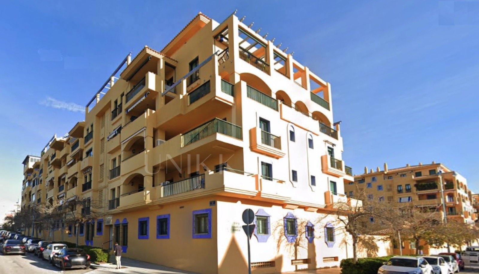 Immaculate Apartment in the Prestigious Los Almendros