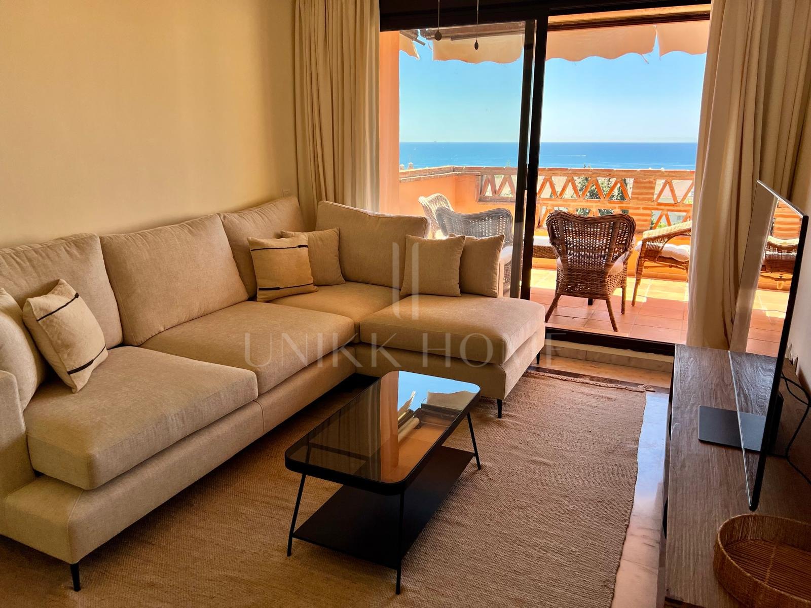 Fabuloso Ático-Dúplex Todo Exterior con Vistas al Mar y Zonas Verdes en la Milla de Oro de Marbella