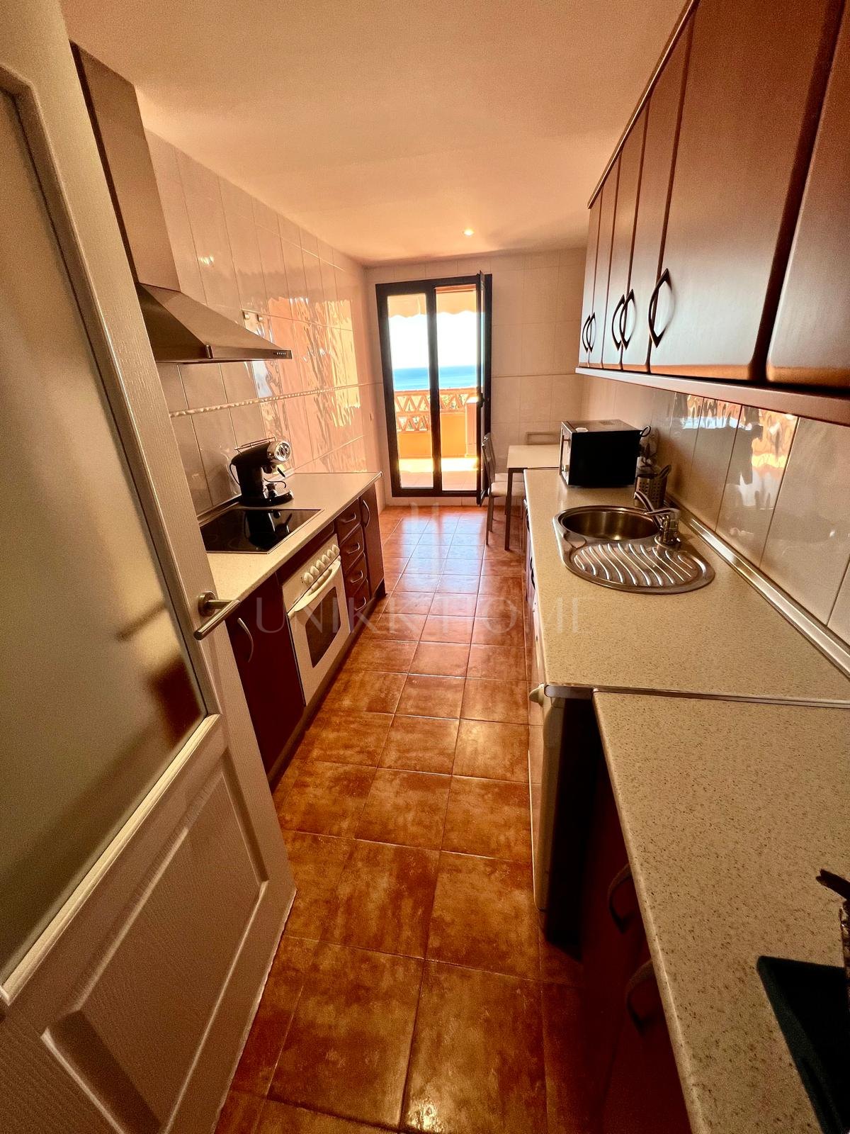 Fabuloso Ático-Dúplex Todo Exterior con Vistas al Mar y Zonas Verdes en la Milla de Oro de Marbella