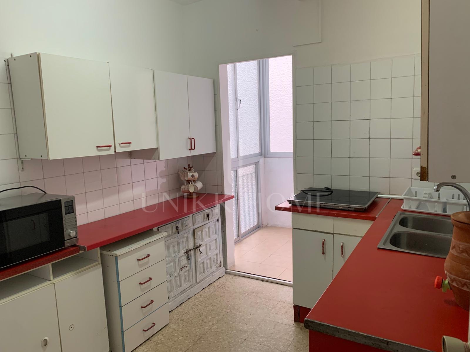 Residencia en segunda planta con orientación oeste en el centro de Marbella, a 300 metros de la playa