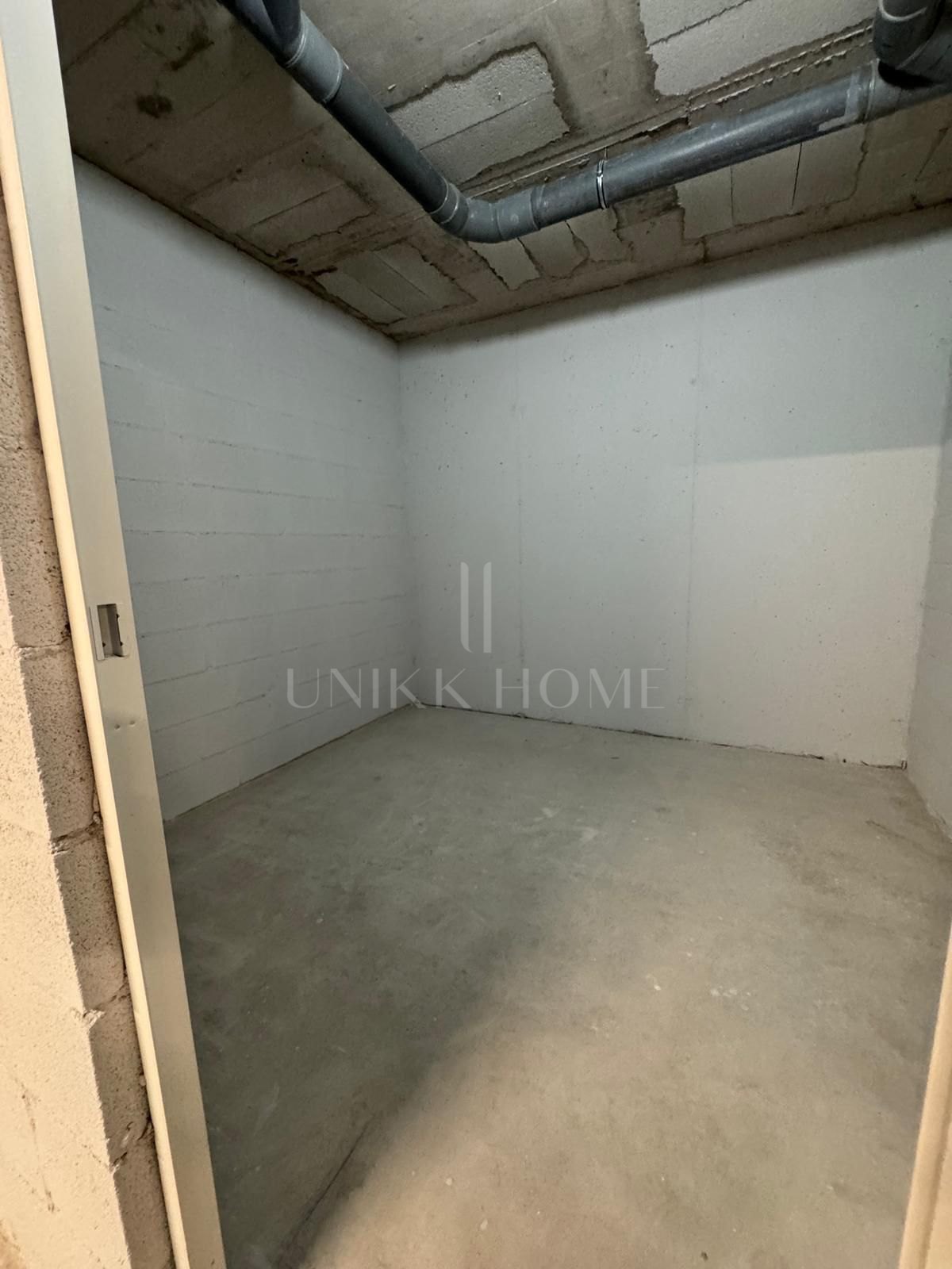 Bright 2-bedroom apartment within the exclusive Aquagardens urbanisation