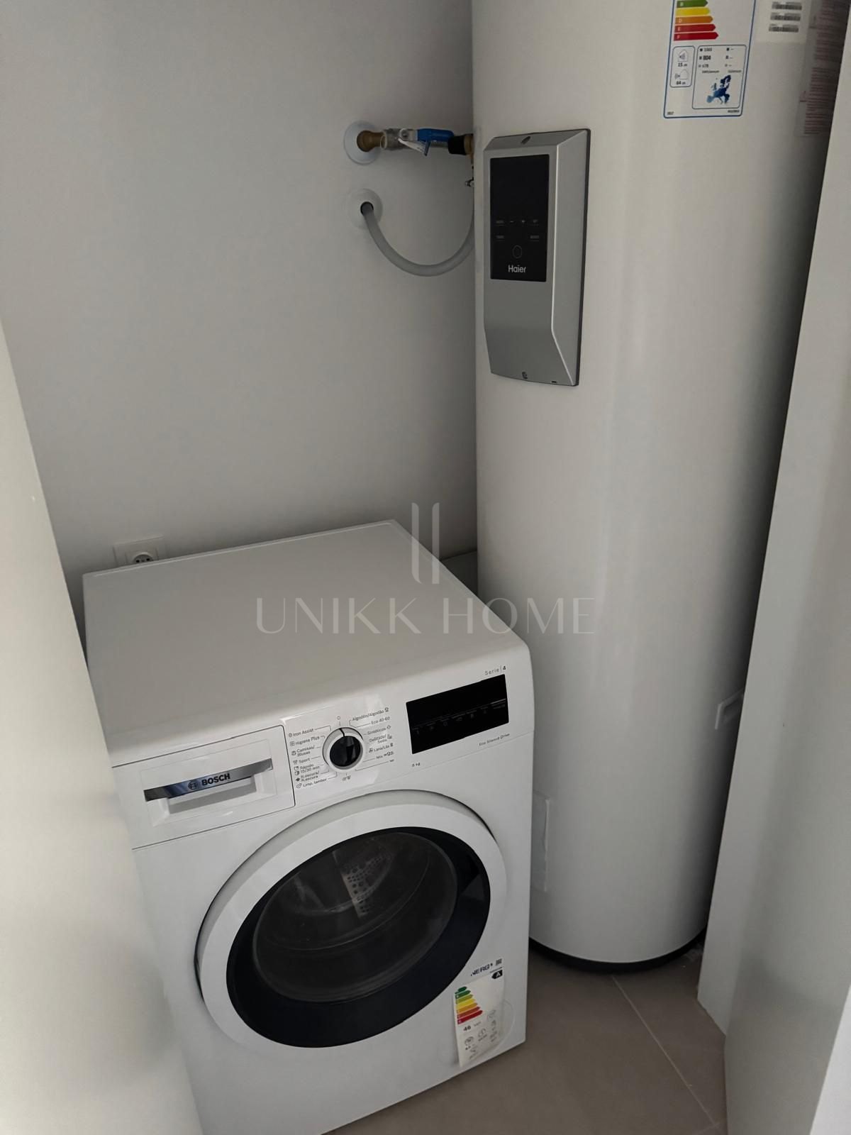 Bright 2-bedroom apartment within the exclusive Aquagardens urbanisation