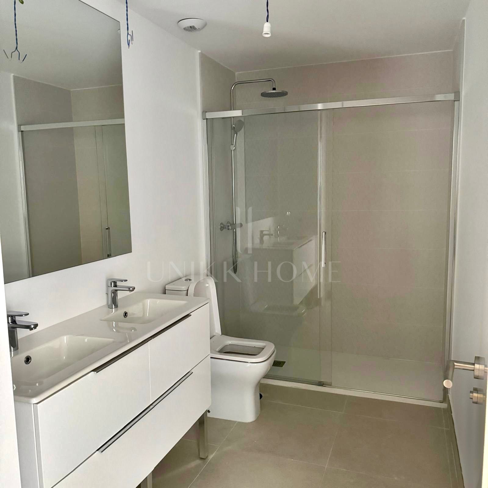 Bright 2-bedroom apartment within the exclusive Aquagardens urbanisation