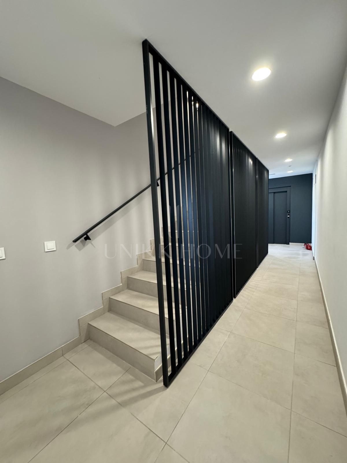 Bright 2-bedroom apartment within the exclusive Aquagardens urbanisation