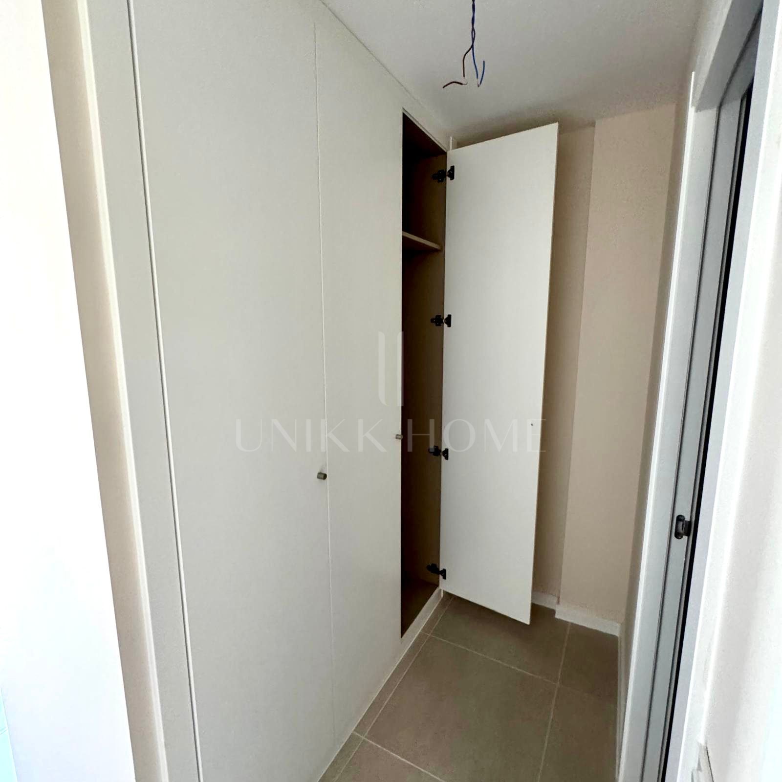 Bright 2-bedroom apartment within the exclusive Aquagardens urbanisation