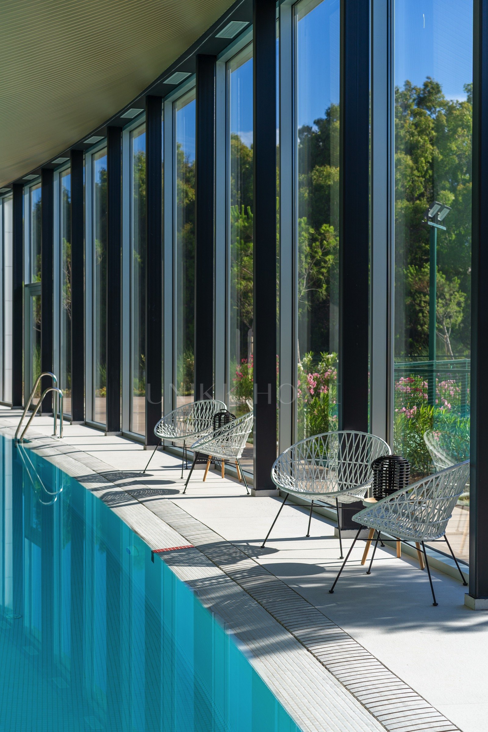 Spectacular ground-floor apartment in the exclusive beachfront urbanisation of The Edge