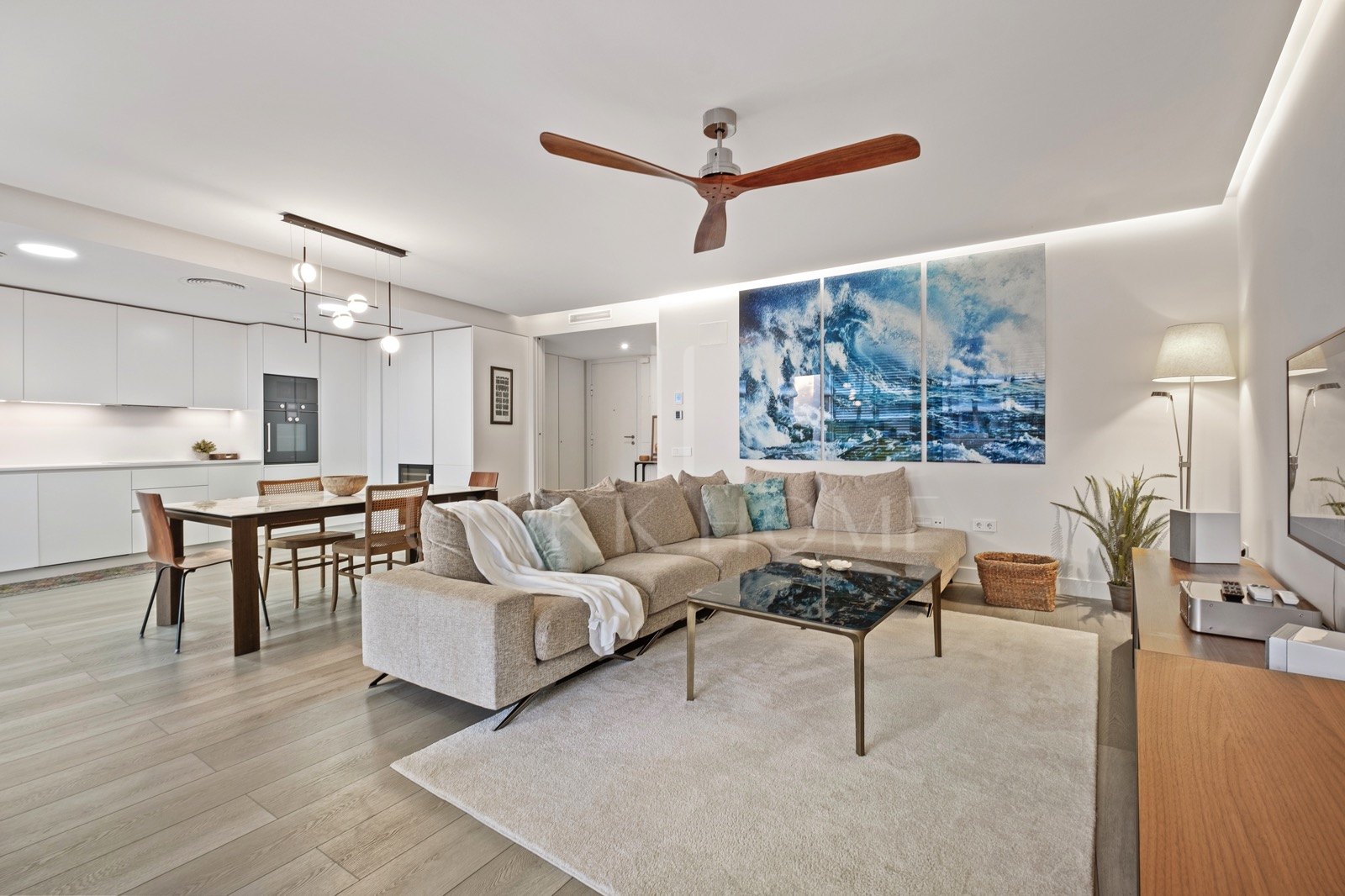 Spectacular ground-floor apartment in the exclusive beachfront urbanisation of The Edge