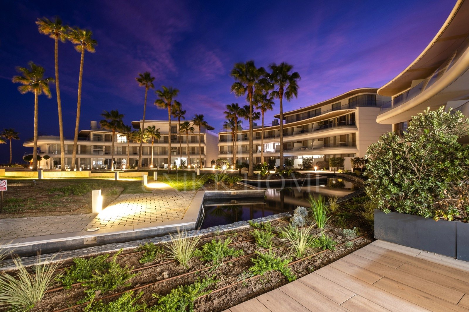 Spectacular ground-floor apartment in the exclusive beachfront urbanisation of The Edge