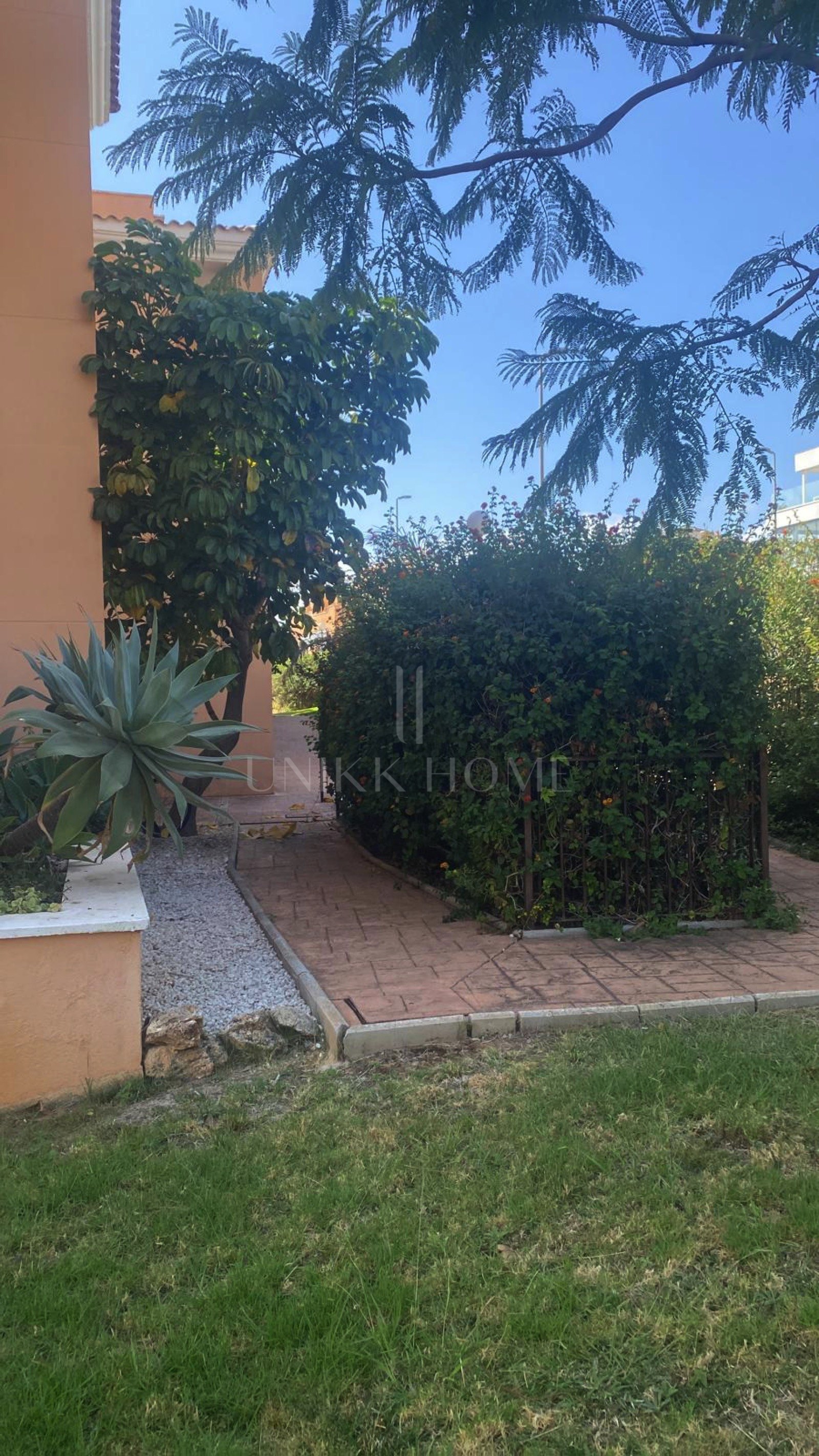 One-bedroom apartment with huge terrace and sea and golf views