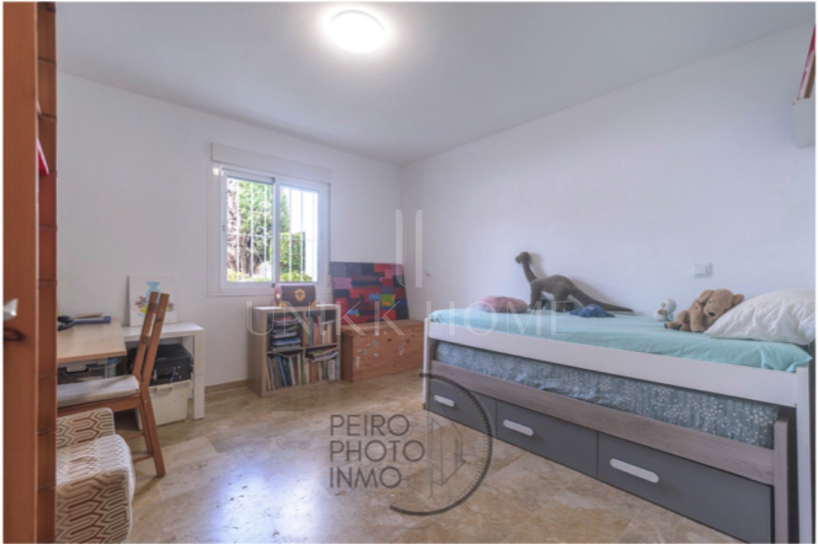 Elegant, bright apartment with large terrace & direct garden access in a tranquil gated community