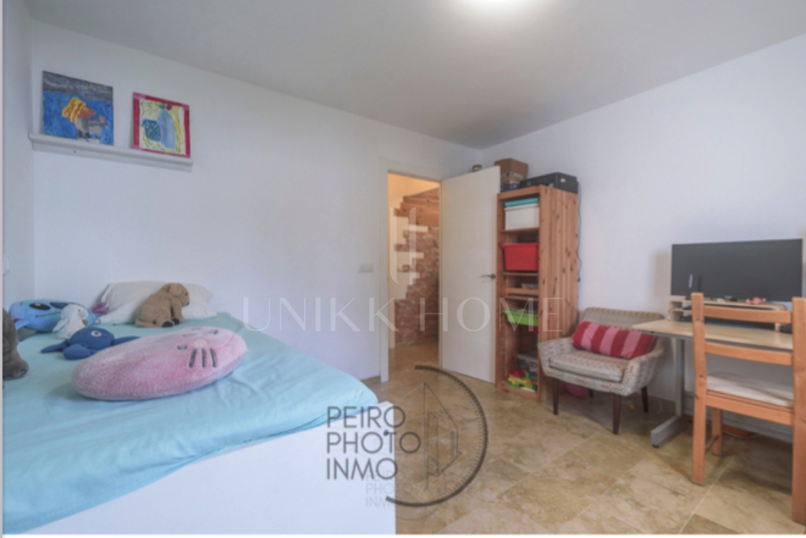 Elegant, bright apartment with large terrace & direct garden access in a tranquil gated community