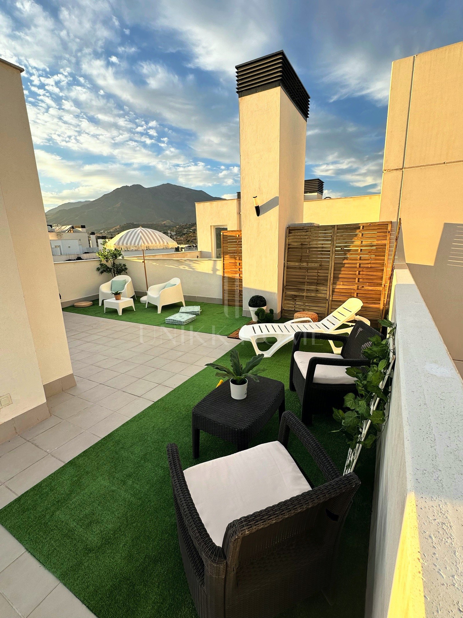 Exclusive new-build duplex penthouse with a private solarium and breathtaking panoramic views