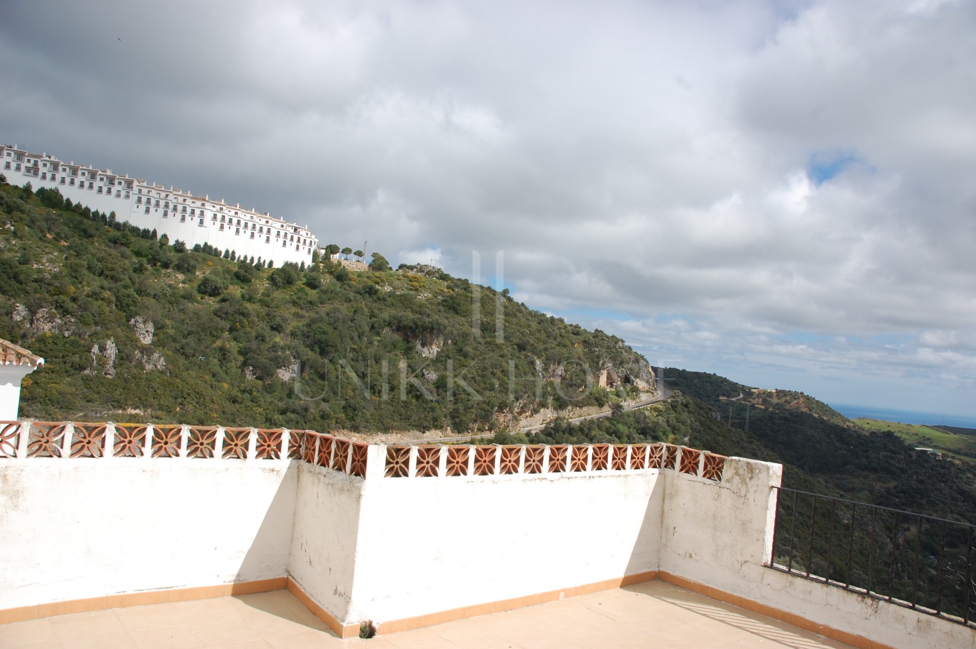 Charming house in the picturesque white village of Casares Pueblo