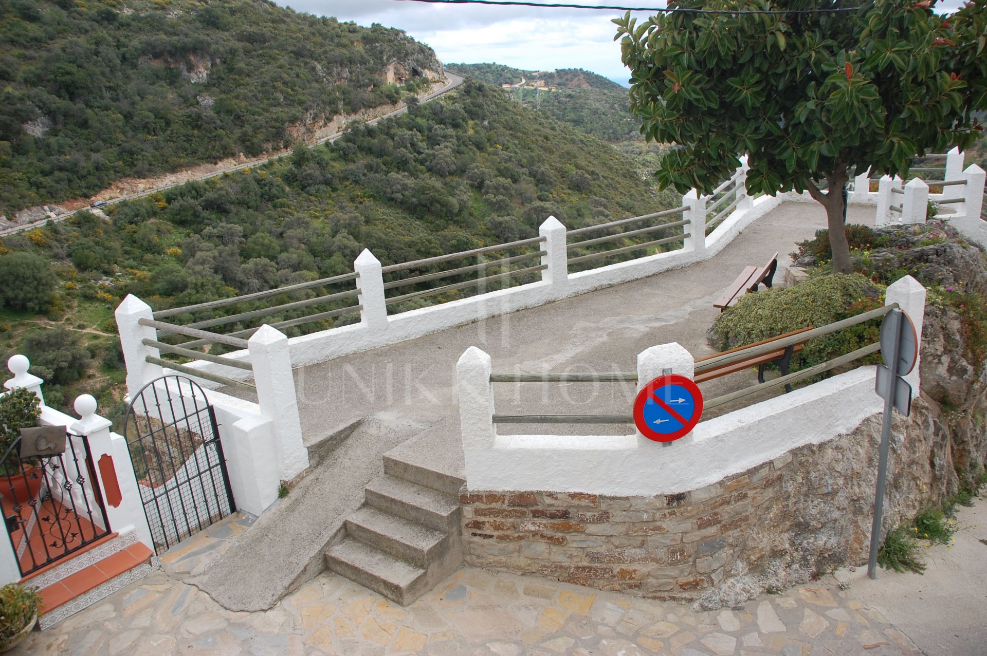 Charming house in the picturesque white village of Casares Pueblo
