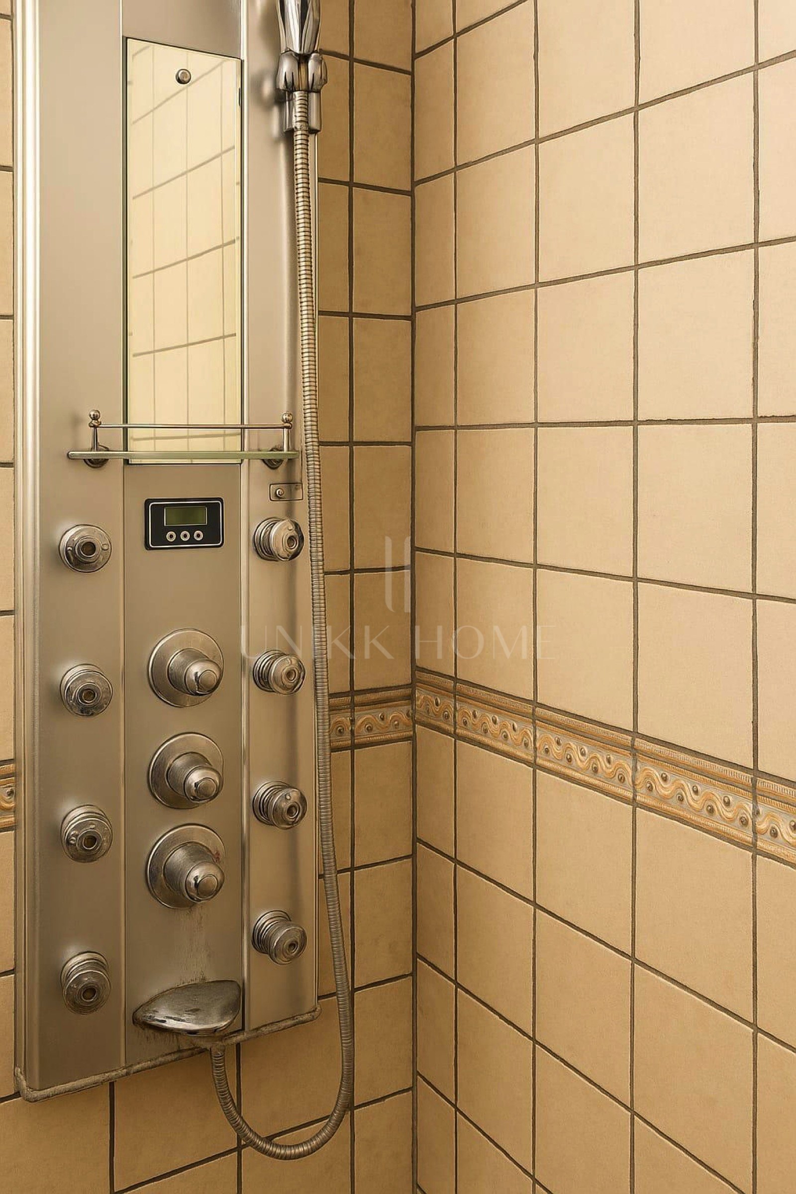 Exquisite townhouse in the prestigious Residencial Villas Madrid urbanisation