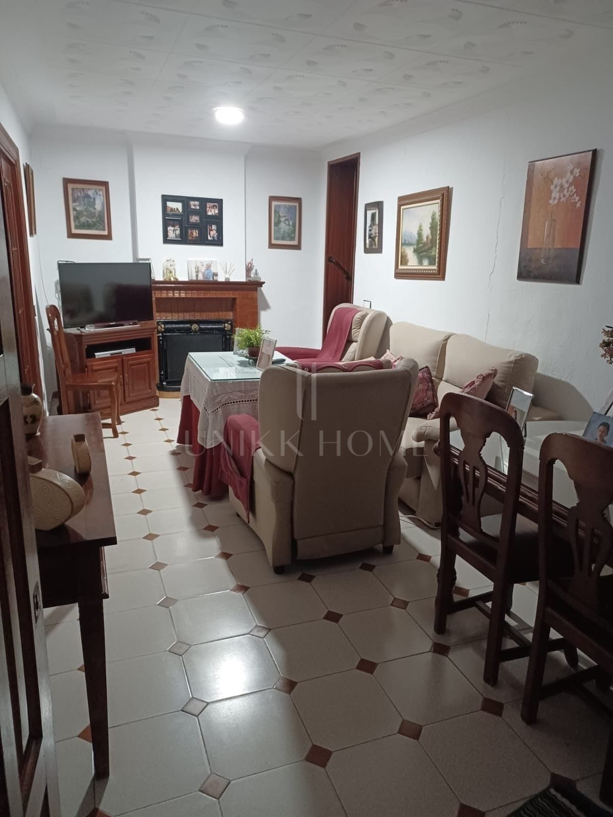 Espaciosa casa adosada familiar en el tranquilo pueblo de San Martín del Tesorillo