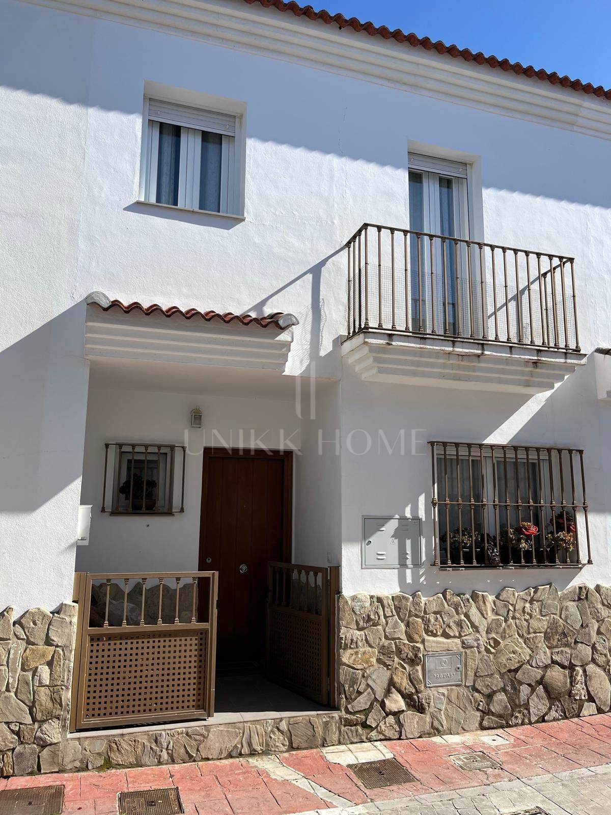 Immaculate townhouse in the serene village of El Secadero