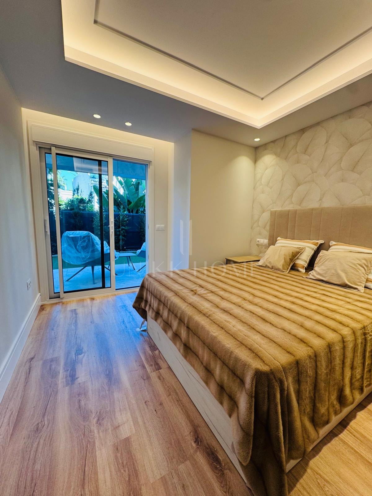 Fully Renovated Modern Apartment in Urbanización Las Petunias