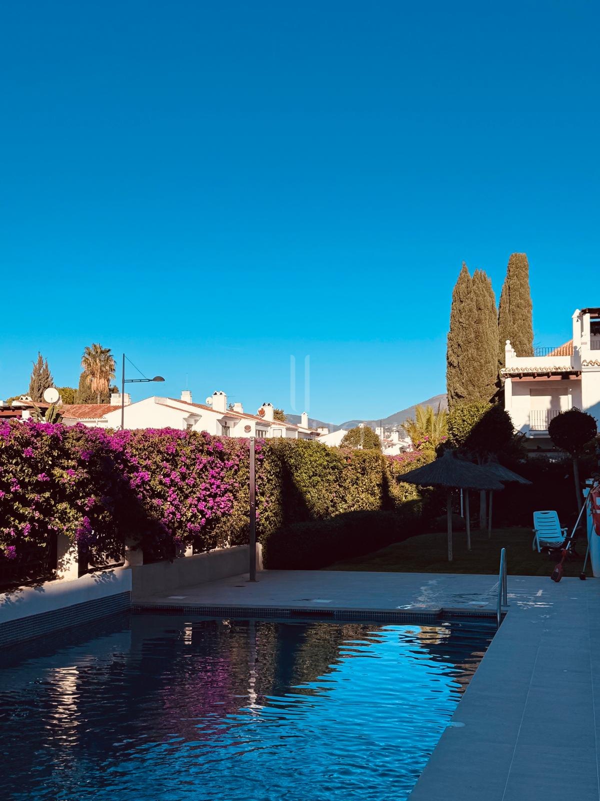 Fully Renovated Modern Apartment in Urbanización Las Petunias