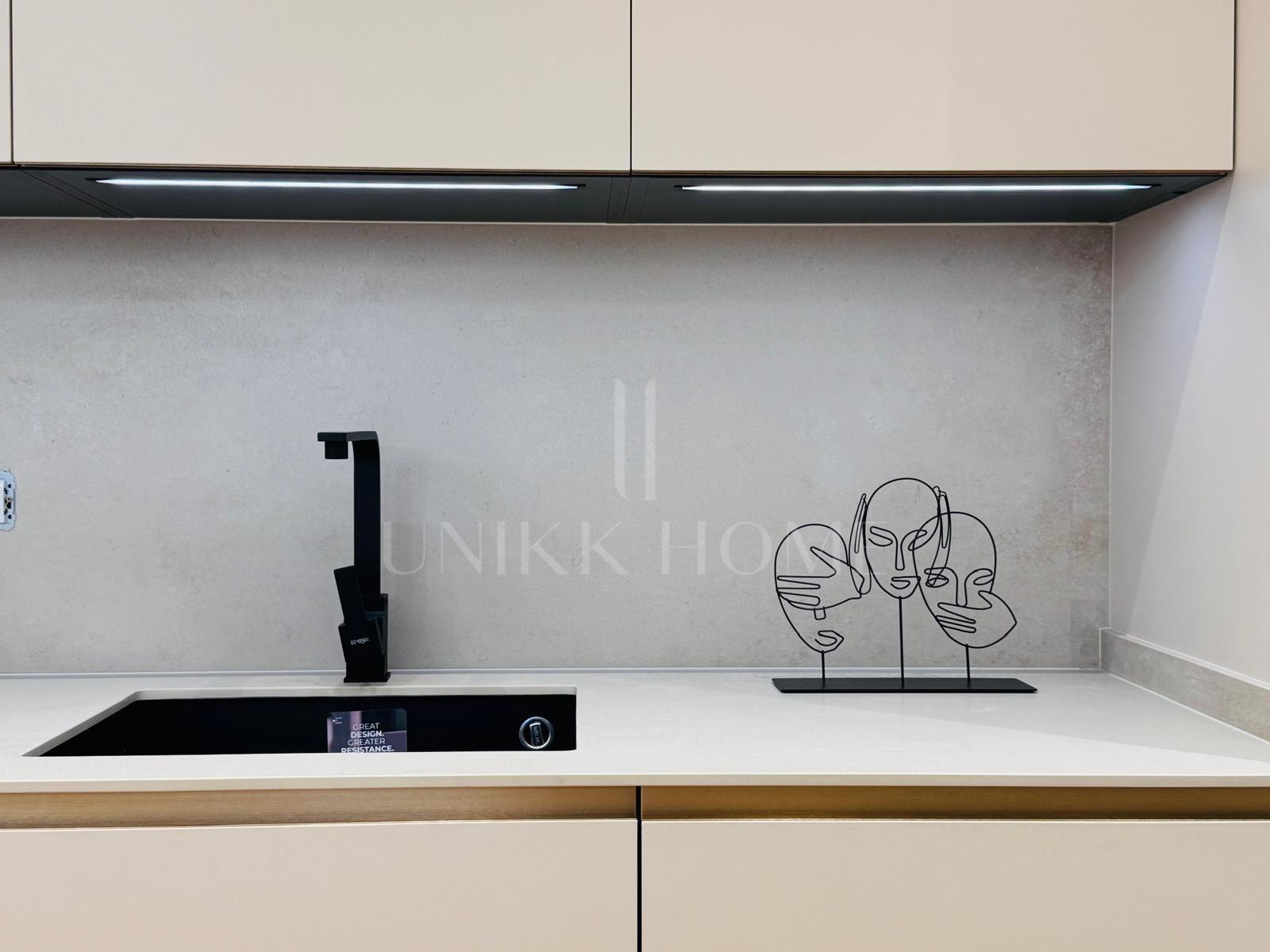 Fully Renovated Modern Apartment in Urbanización Las Petunias