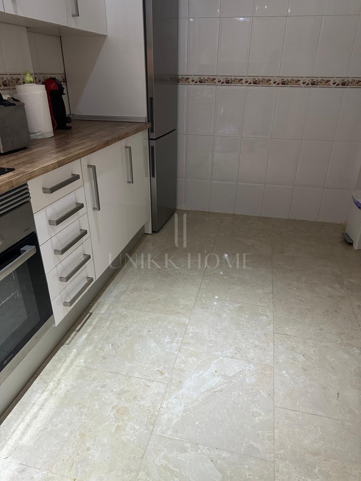 Espacioso Apartamento de 3 Dormitorios en la Prestigiosa Lorcrimar III