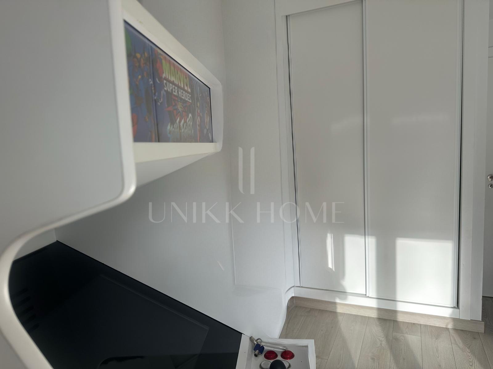 Atractivo Ático Dúplex de 4 Dormitorios en el Centro de Estepona