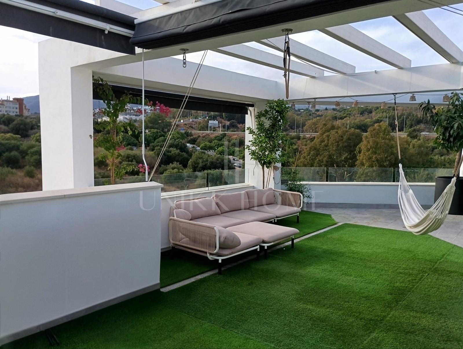 Atractivo Ático Dúplex de 4 Dormitorios en el Centro de Estepona