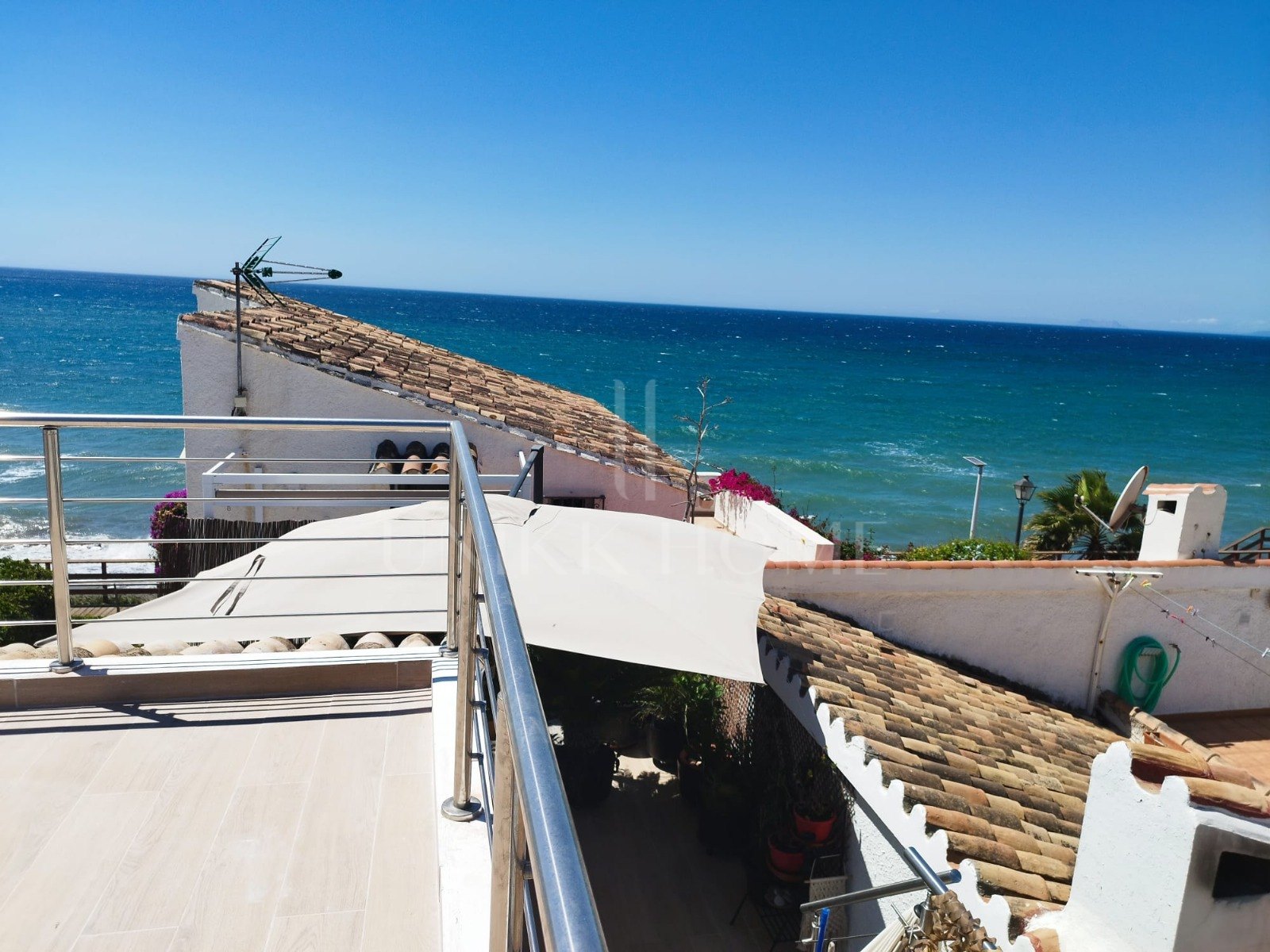 Unique Sea-View Townhouse Just 20 Meters from the Beach