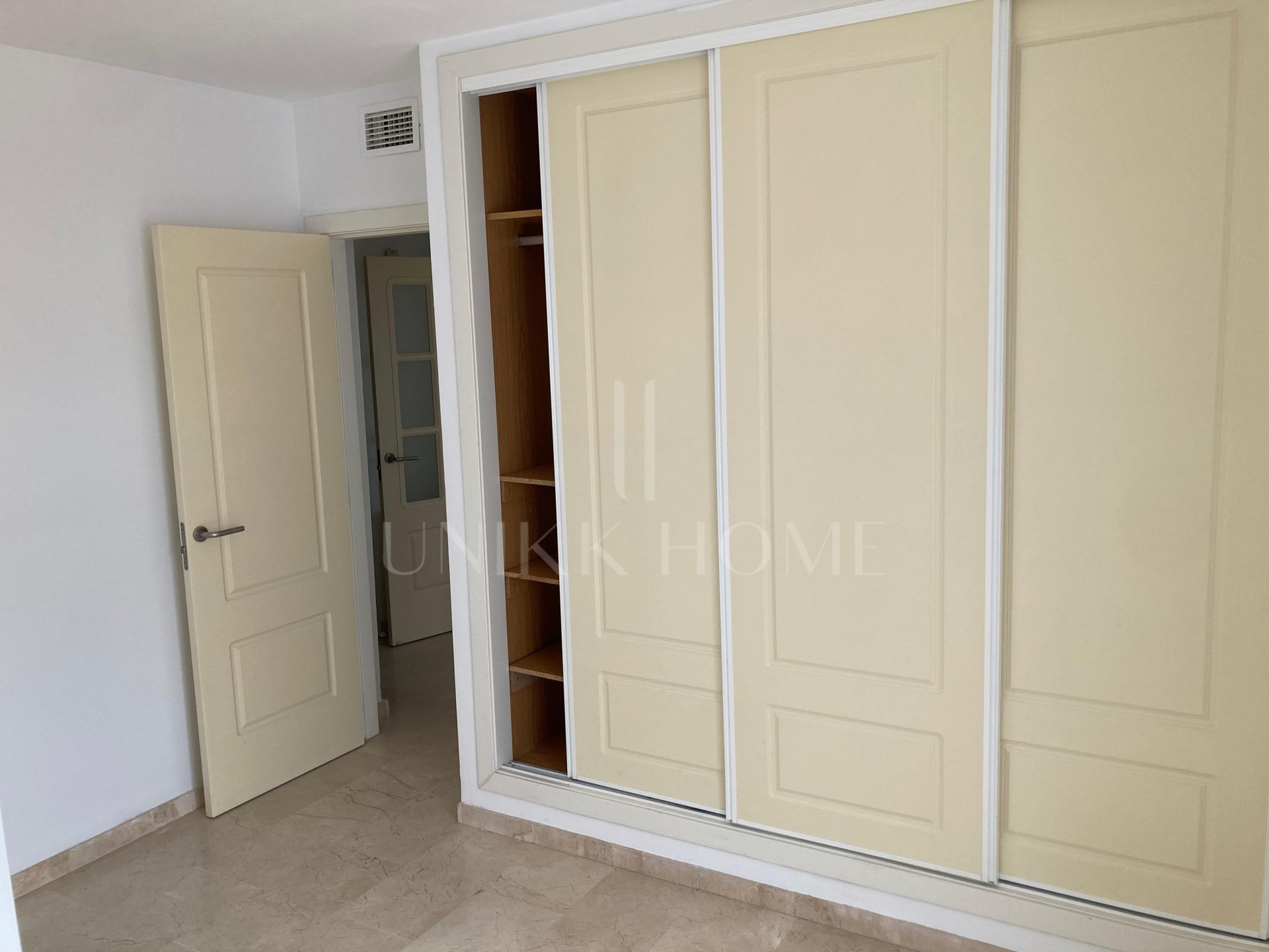 Exceptional Duplex Flat in Tranquil Lomas de Retamar, Cancelada