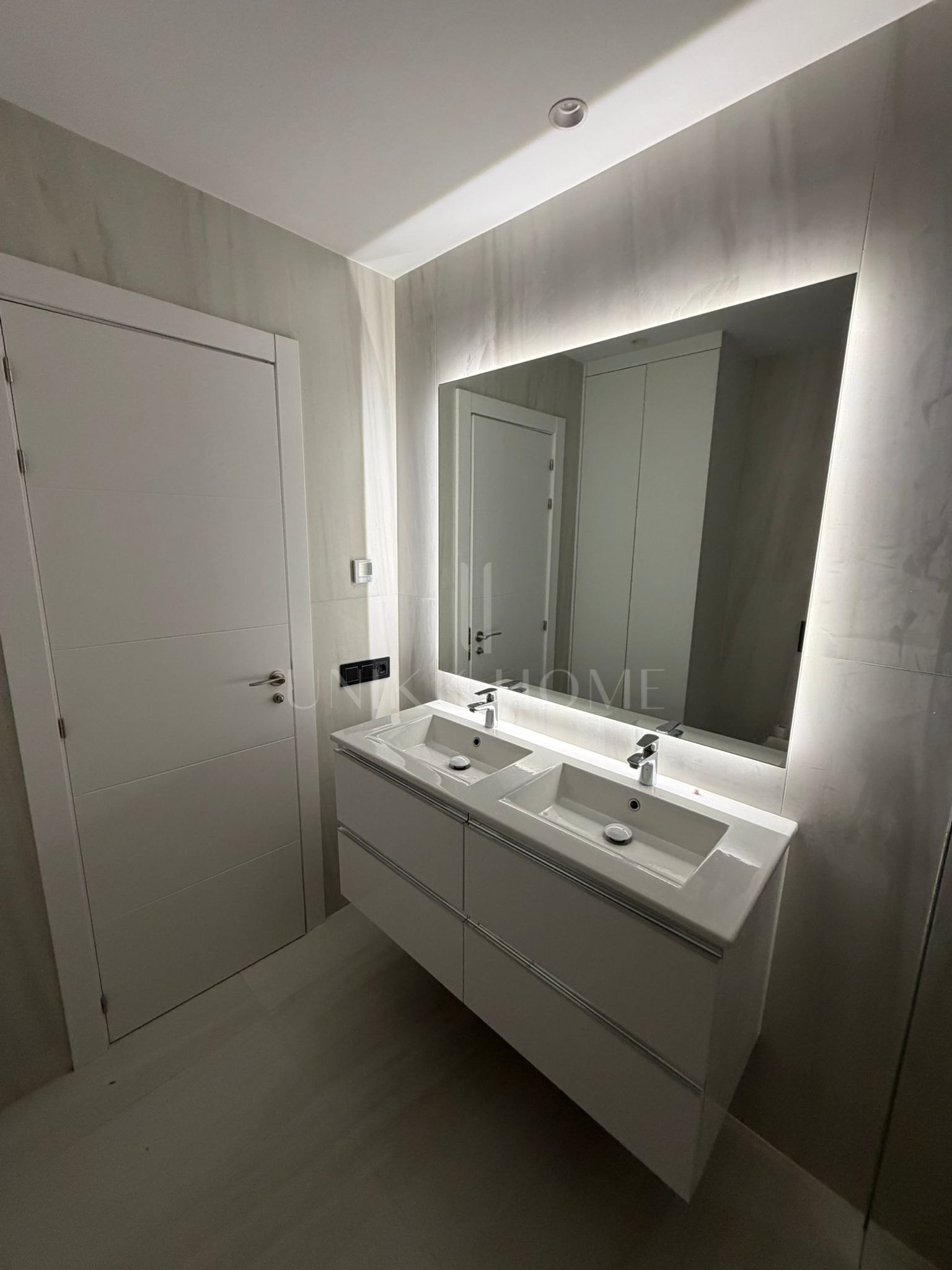 Spacious 3-Bedroom Apartment in Exclusive Gated Urbanisation with 24-Hour Security