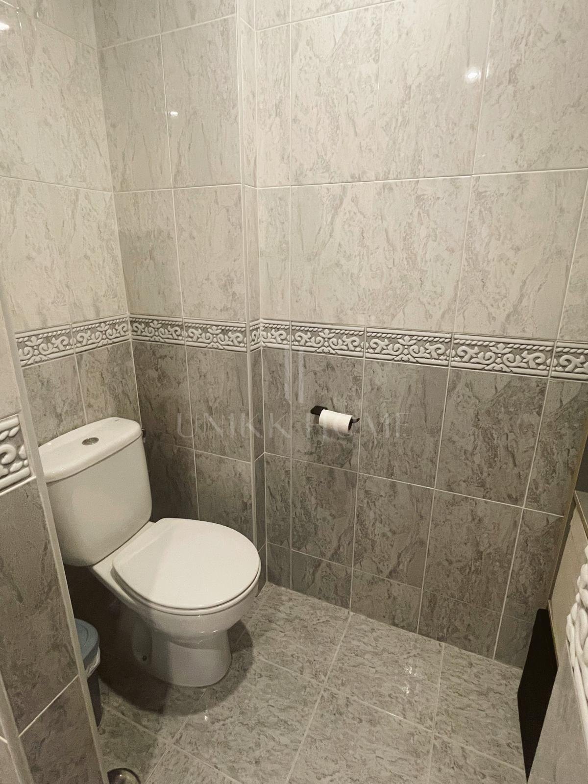 Adosado de Primera en Urb. Atalaya Golf con Azotea y Vistas al Mar