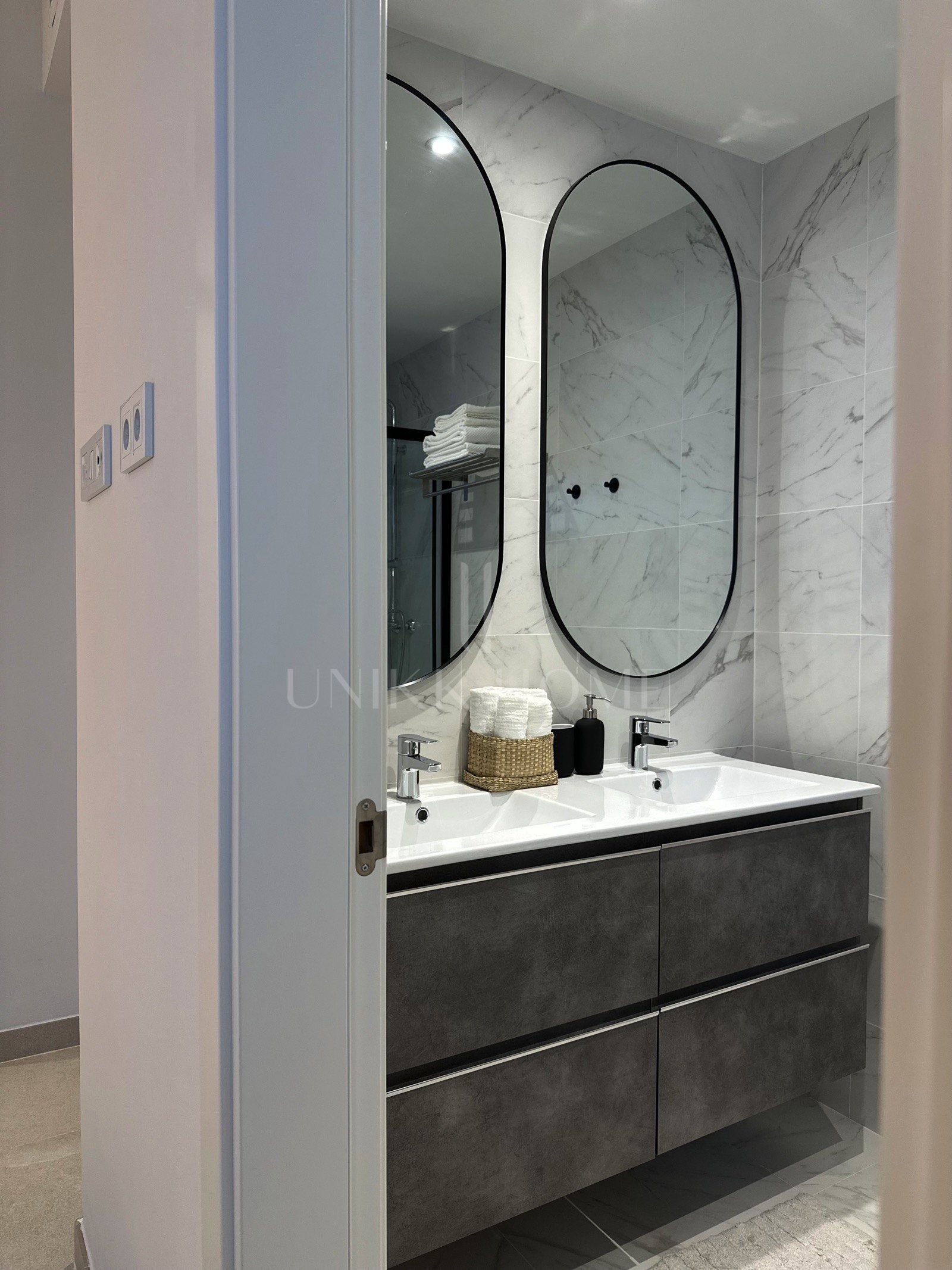 Apartamento Nuevo Totalmente Amueblado en Puerto de Estepona