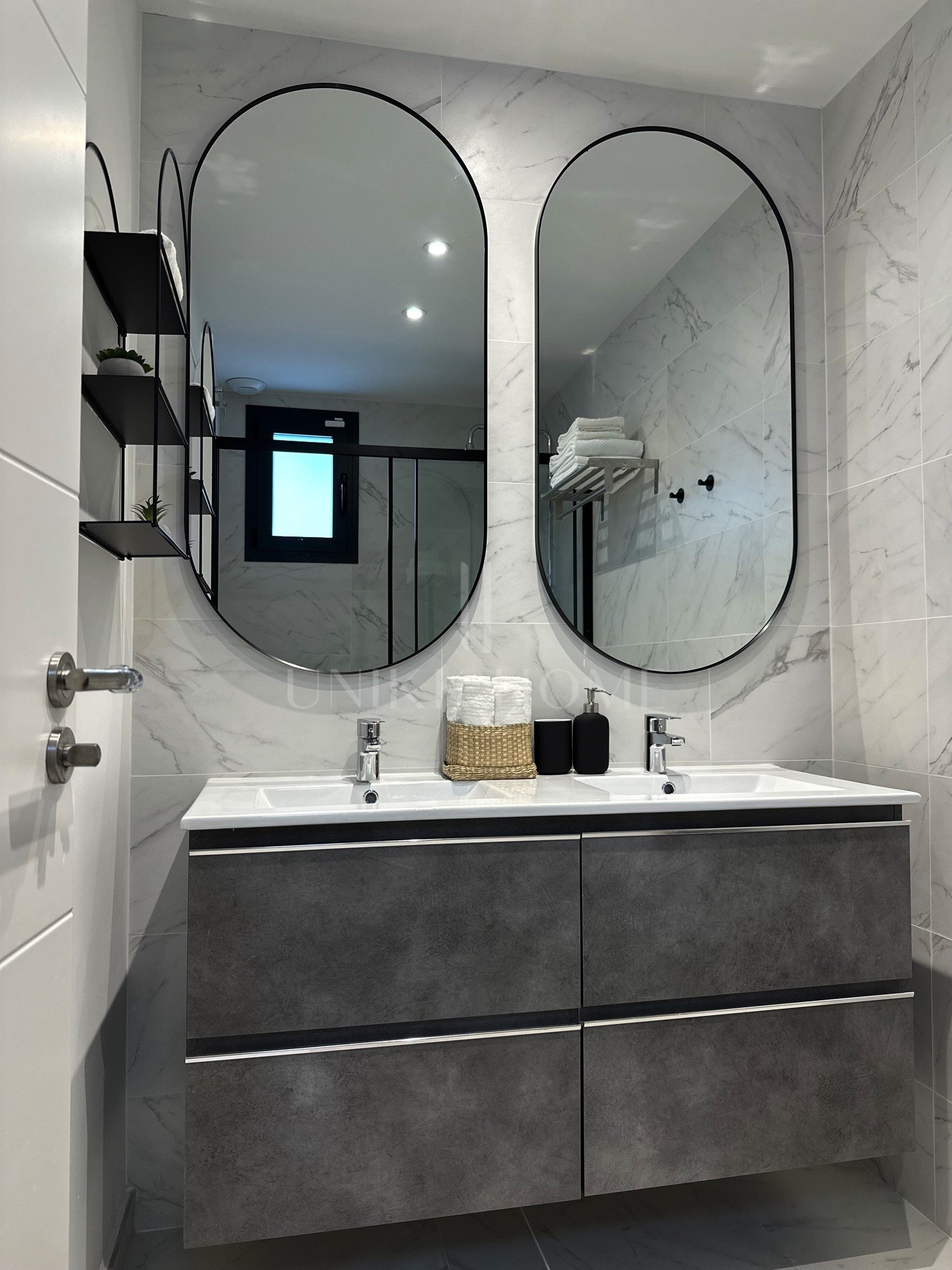 Apartamento Nuevo Totalmente Amueblado en Puerto de Estepona