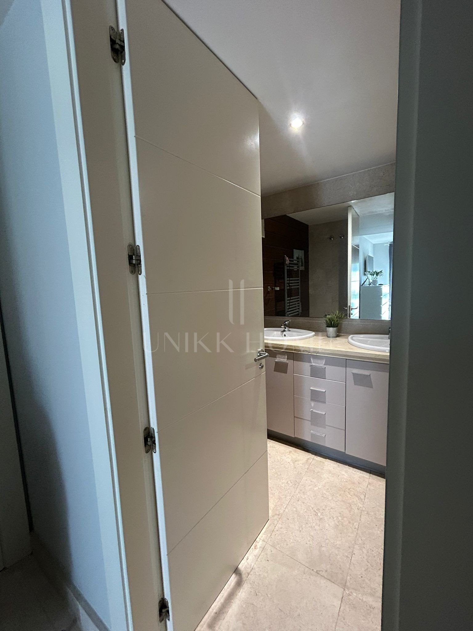 Luxury 3-Bedroom Apartment with 30 m² Terrace, Underfloor Heating & Domotics