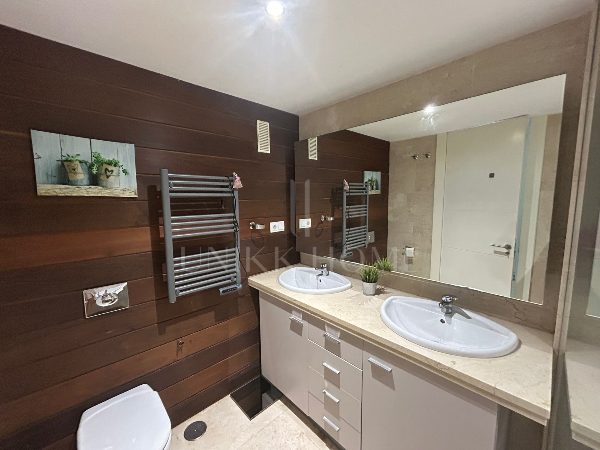 Luxury 3-Bedroom Apartment with 30 m² Terrace, Underfloor Heating & Domotics